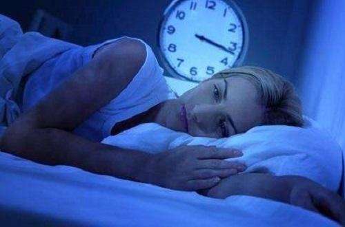 睡觉前用温水泡脚促进睡眠？失眠多梦怎么办？